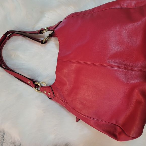 Elegant Red Leather Shoulder Bag - Picture 7 of 16